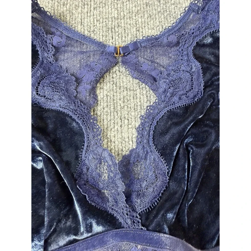 Victoria's Secret‎ Dream Angels Navy Blue Lace Velvet Bralette Wireless Bra M